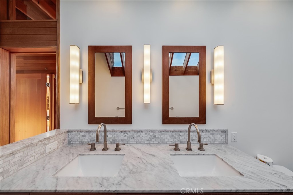 Residential Lease for rent at 1625 Catalina, Laguna Beach CA featuring 2 beds and 2 baths