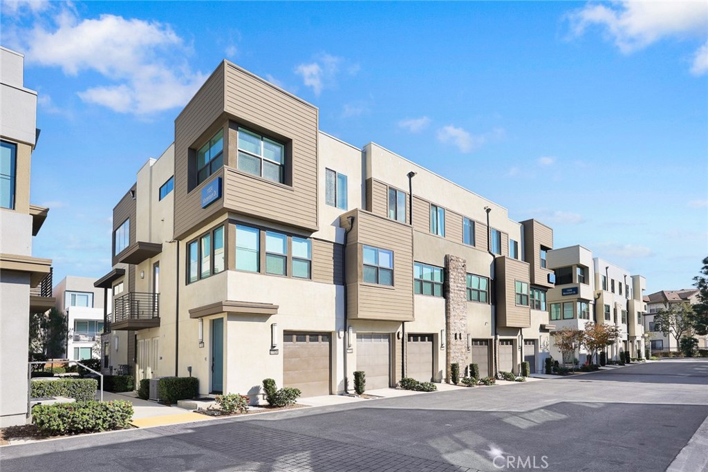 Residential Lease for rent at 11026 Momentum, Rancho Cucamonga CA featuring 2 beds and 2 baths