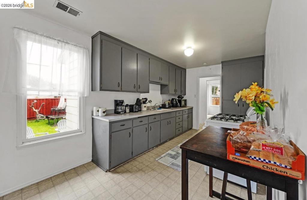 Residential for sale at 220 Perkins Ave, Vallejo CA featuring 3 beds and 1 bath