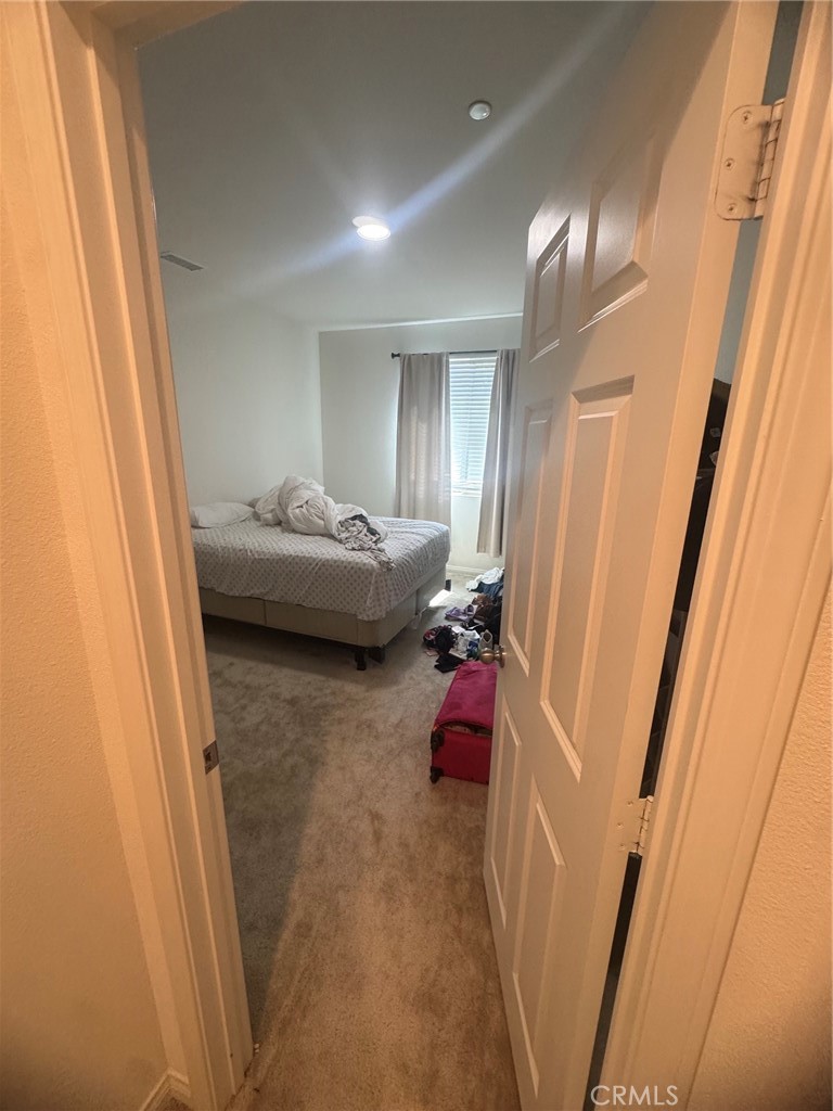 Residential Lease for rent at 9509 Venetian, Jurupa Valley CA featuring 5 beds and 5 baths