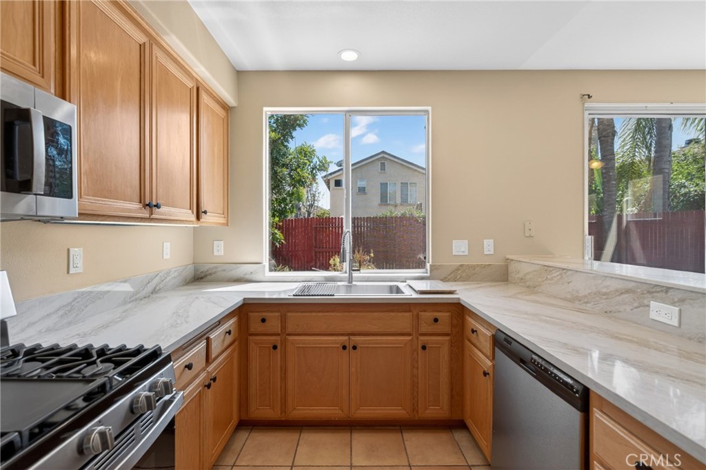 Residential Lease for rent at 4574 Via Arandana, Camarillo CA featuring 3 beds and 3 baths
