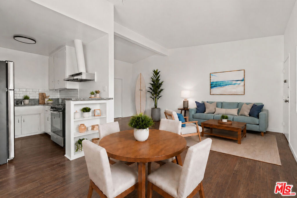 Residential Lease for rent at 1428 11th Street 10, Santa Monica CA featuring 1 bed and 1 bath