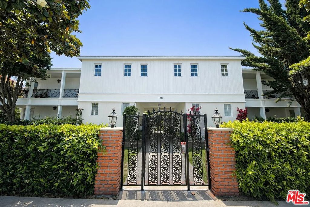 Residential Lease for rent at 1212 10th Street 12, Santa Monica CA featuring 1 bed and 1 bath