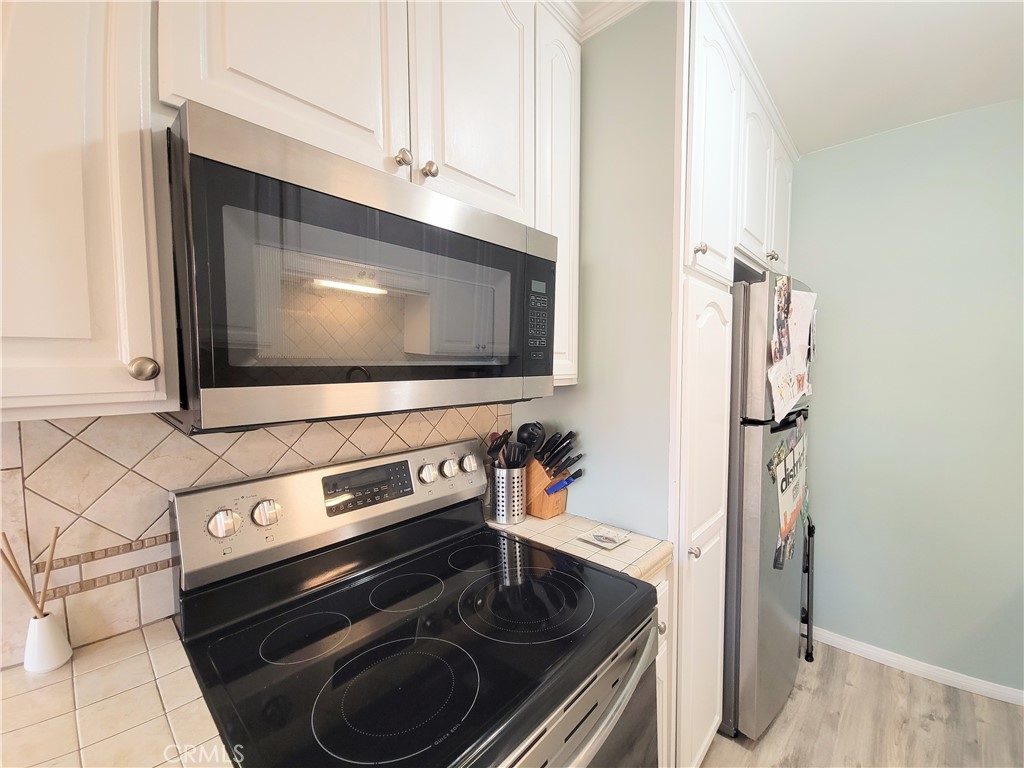 Residential Lease for rent at 1023 E 1st 08, Long Beach CA featuring 1 bed and 1 bath