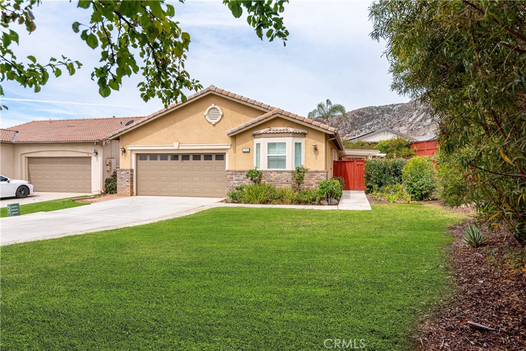Residential for sale at 215 Gamez, Hemet CA featuring 2 beds and 2 baths