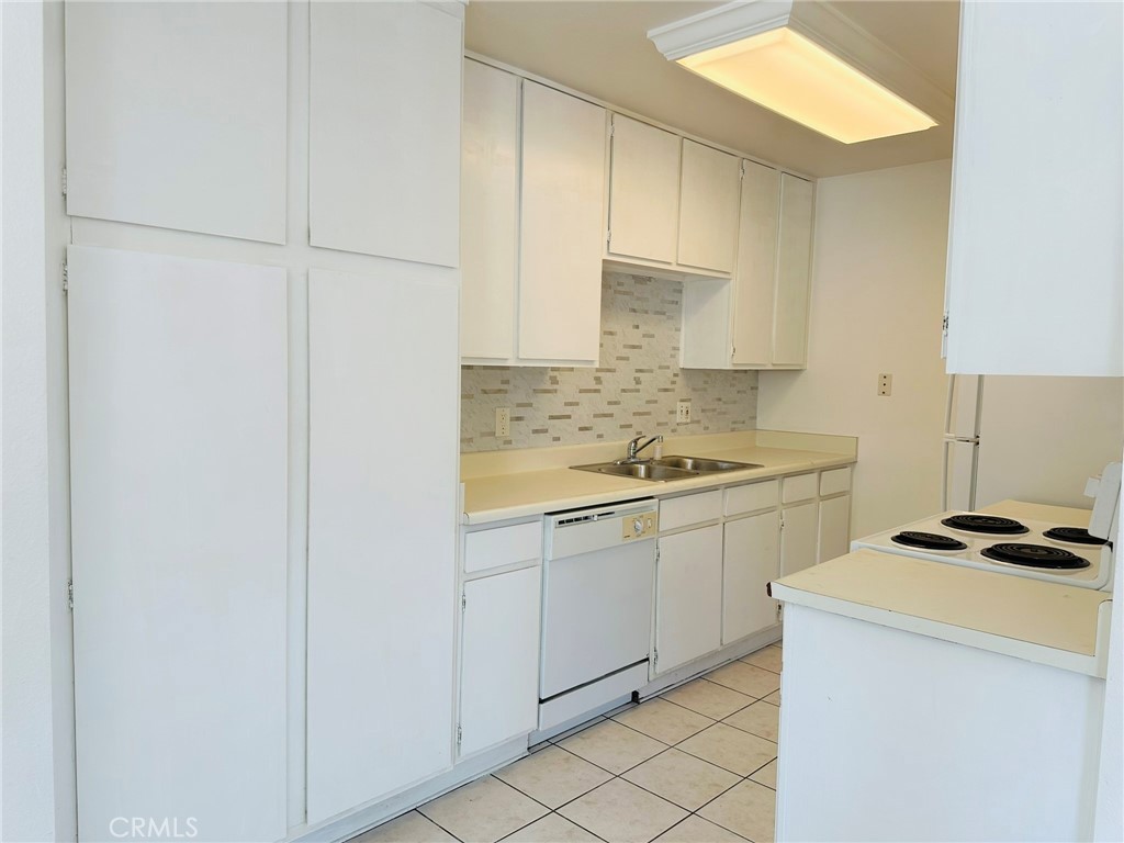 Residential Lease for rent at 10914 Rincon Street, Loma Linda CA featuring 2 beds and 1 bath