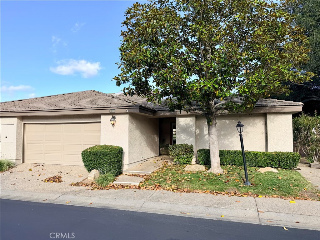 Residential Lease for rent at 38441 Oaktree, Murrieta CA featuring 2 beds and 2 baths