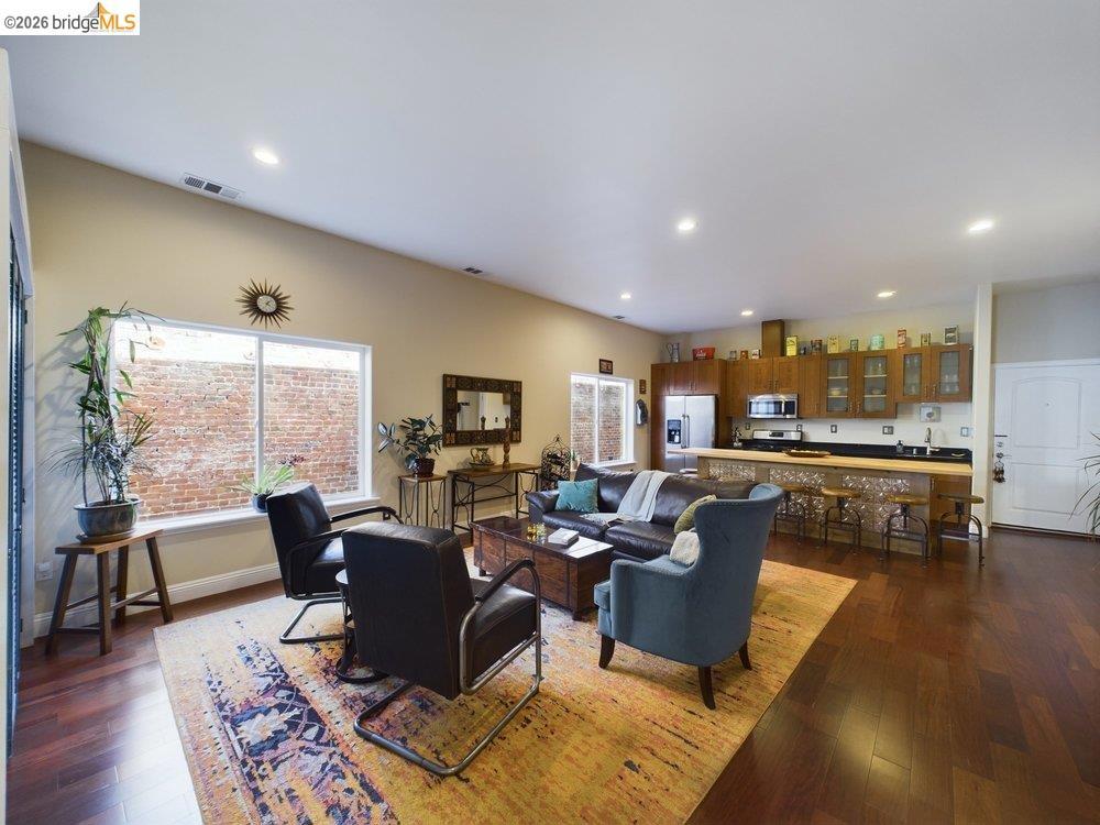 Residential Lease for rent at 1488 14Th St, Oakland CA featuring 2 beds and 1 bath