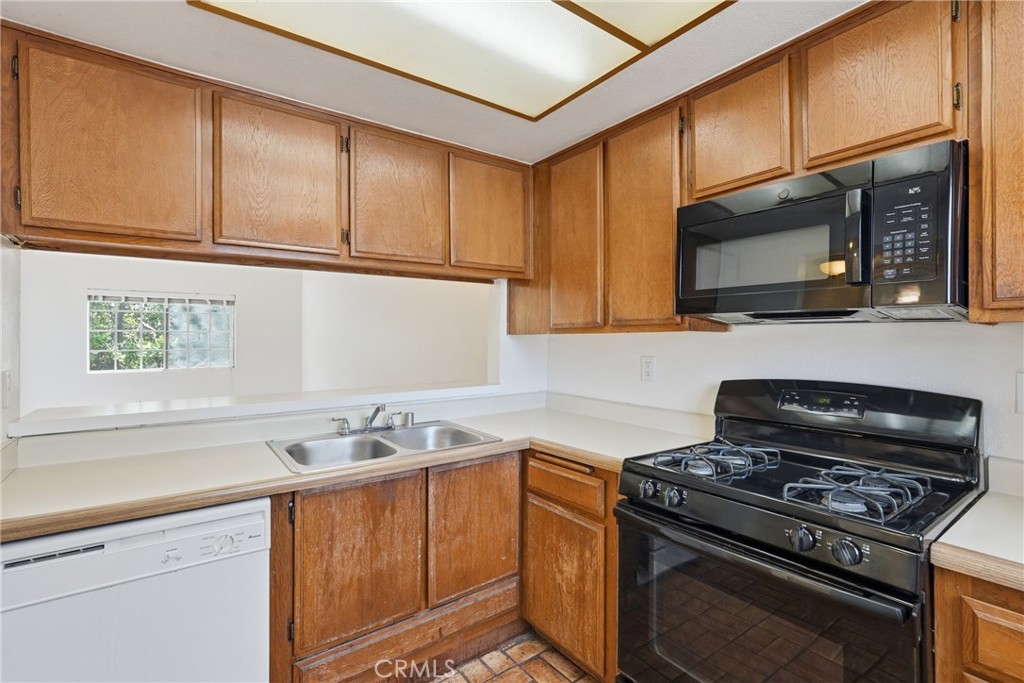 Condominium for sale at 628 Daisy Avenue 419, Long Beach, CA featuring 1 bed and 1 bath