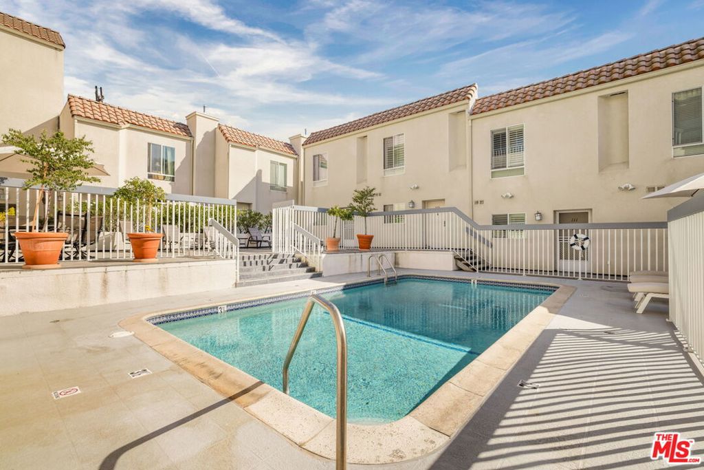 Residential for sale at 4242 Stansbury Avenue 116, Sherman Oaks CA featuring 2 beds and 3 baths