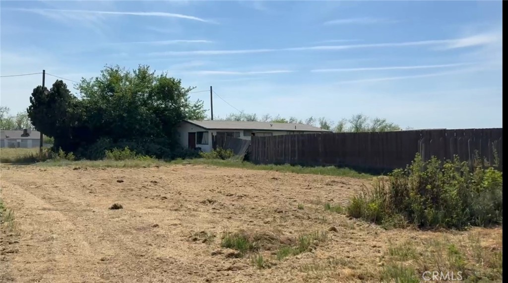 Residential for sale at 23792 Avenue 184, Porterville CA featuring 3 beds and 2 baths