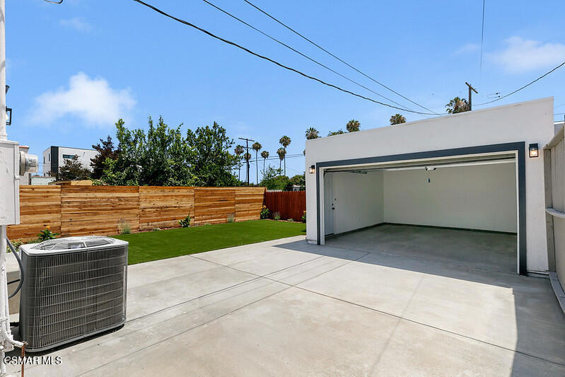 Residential for sale at 2958 West Boulevard, Los Angeles CA featuring 2 beds and 2 baths