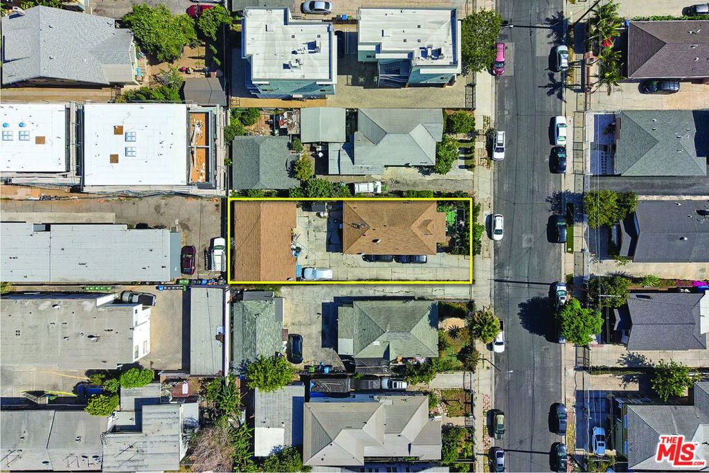 Residential Income for sale at 1139 S Kingsley Drive 3, Los Angeles CA featuring 2 beds and 3 baths