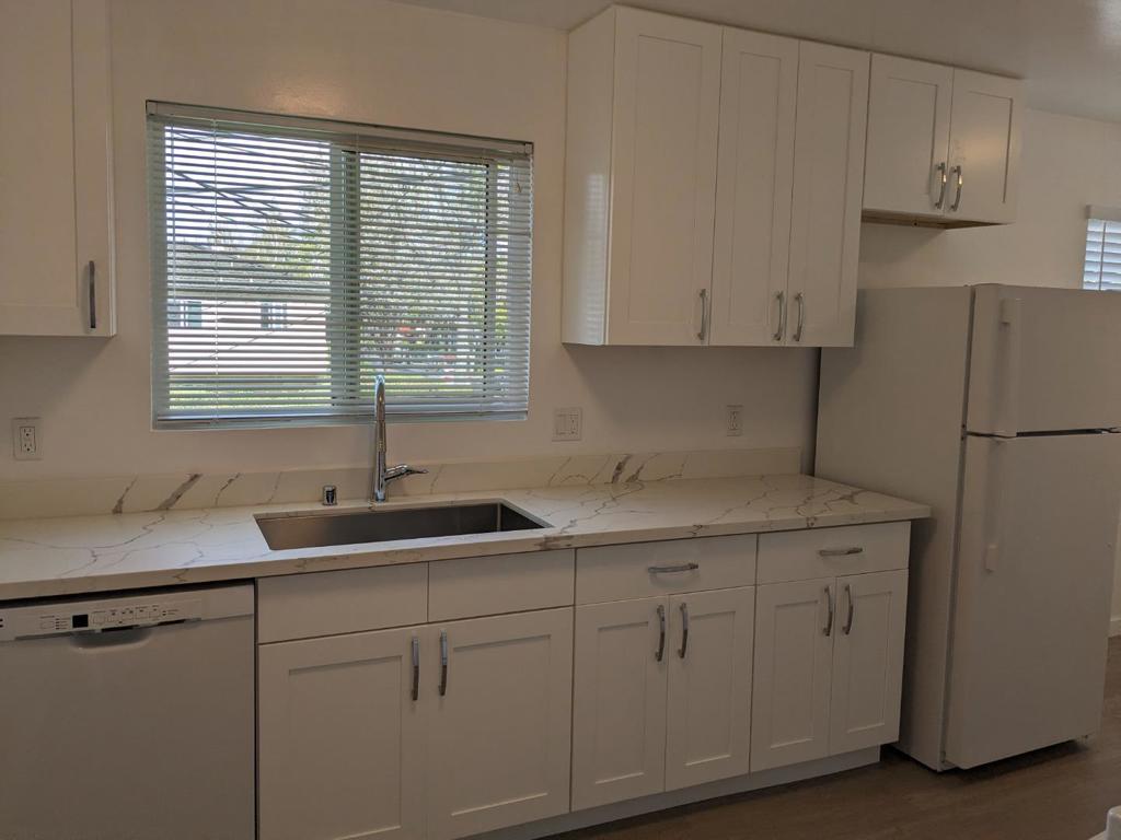 Residential Lease for rent at 1285 Hoover Street 3, Menlo Park CA featuring 2 beds and 1 bath