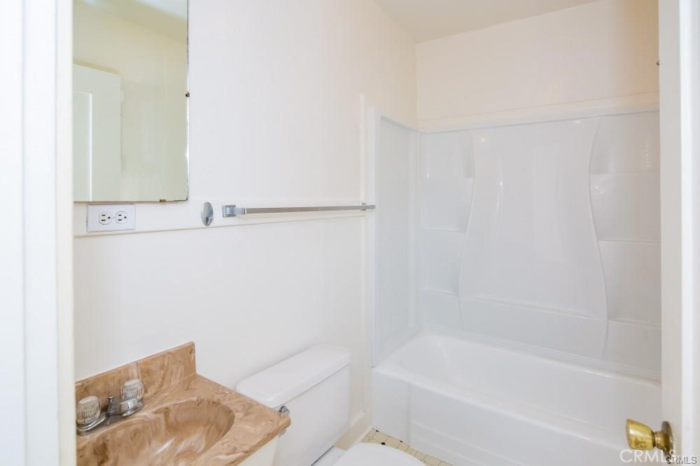 Residential Lease for rent at 486 3rd Street 4, Laguna Beach CA and 1 bath