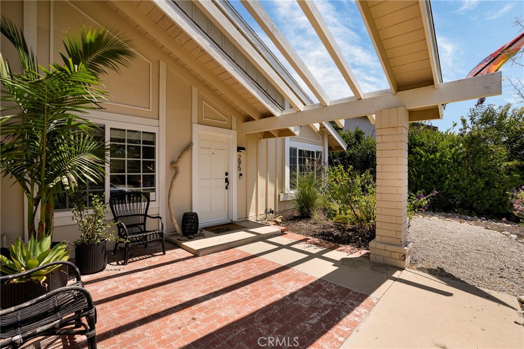 Active for sale at Thousand Oaks, CA, Thousand Oaks, CA CA and 2 baths