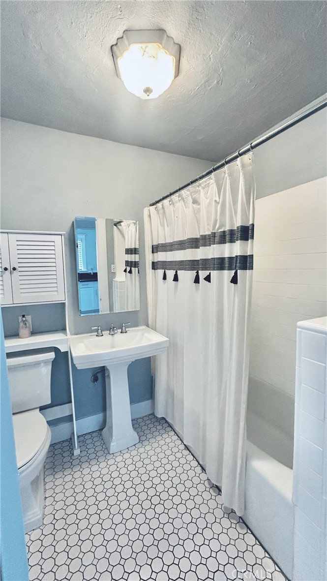 Residential for sale at 1546 1/2 Rosalia Road, Los Angeles CA featuring 1 bed and 1 bath