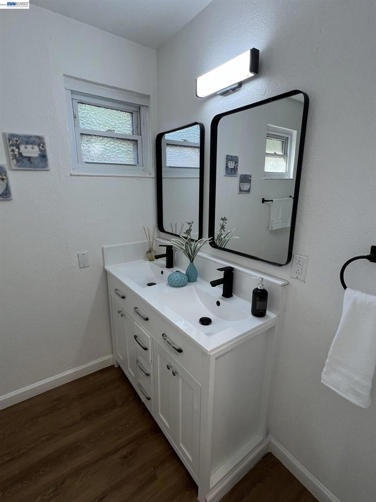 Active for sale at Sacramento, CA, Sacramento, CA CA and 2 baths