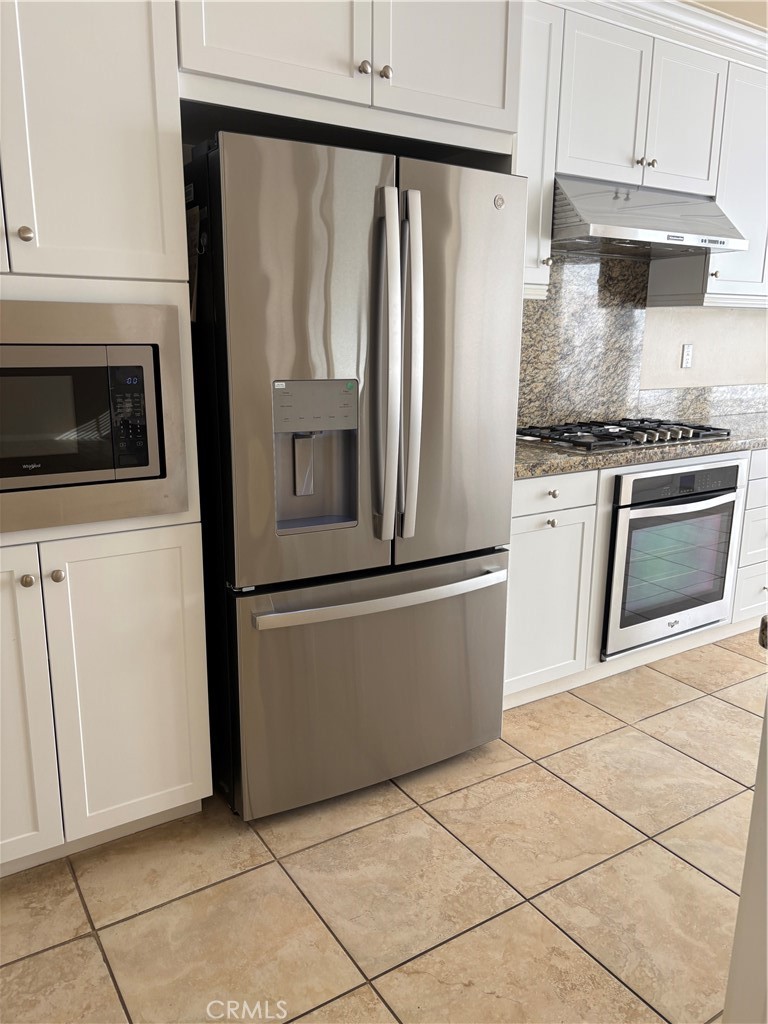 Residential Lease for rent at 66 Somerton, Irvine CA featuring 4 beds and 4 baths