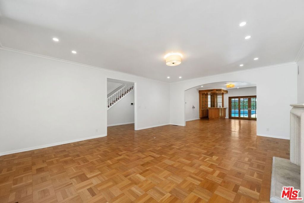 Residential Lease for rent at 517 N Elm Drive, Beverly Hills CA featuring 7 beds and 6 baths