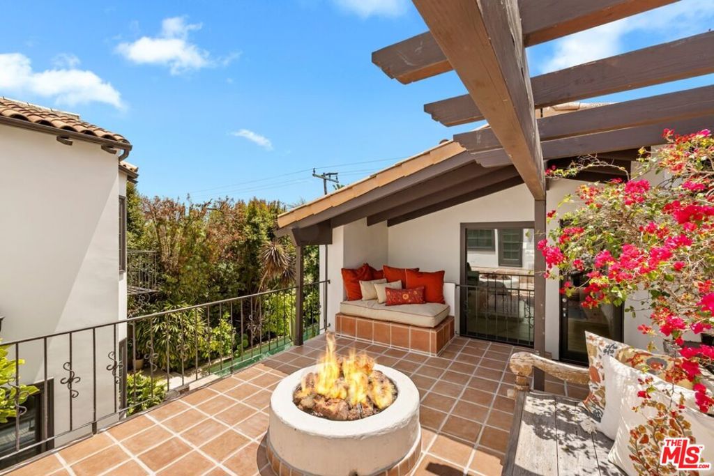 Residential for sale at 402 11th Street, Santa Monica, Los Angeles CA featuring 5 beds and 6 baths