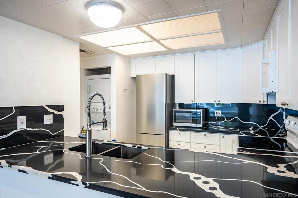 Residential for sale at 4012 Nobel Dr 102, San Diego CA featuring 1 bed and 1 bath