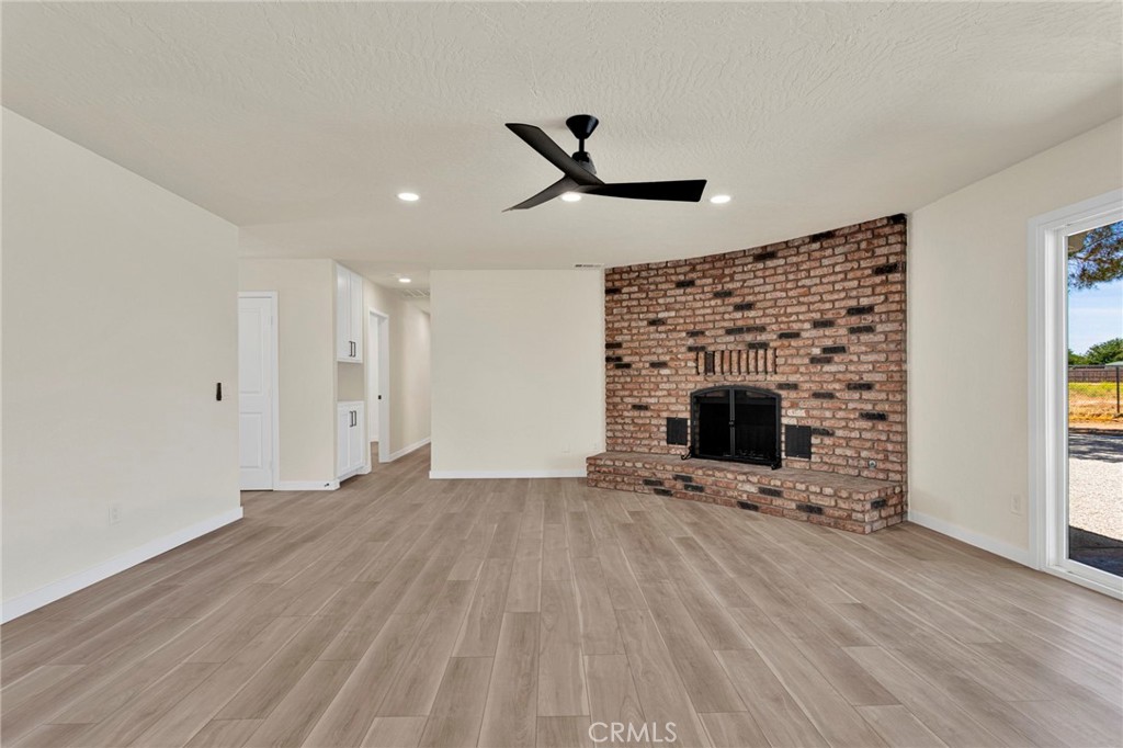 Residential Lease for rent at 15262 El Centro Street, Hesperia CA featuring 5 beds and 3 baths