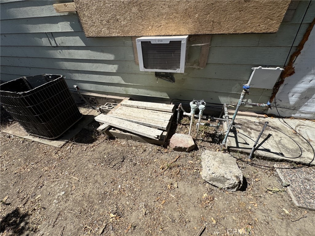 Residential for sale at 140 San Carlos Drive, Hemet, Riverside CA featuring 3 beds and 2 baths