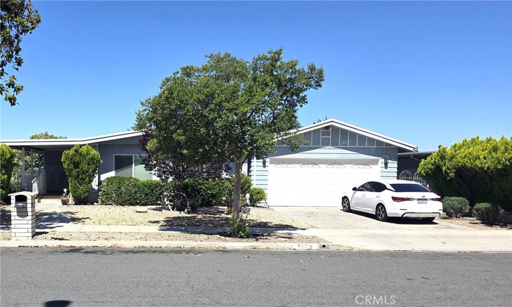 Residential for sale at 1239 Brentwood, Hemet, Riverside CA featuring 2 beds and 2 baths