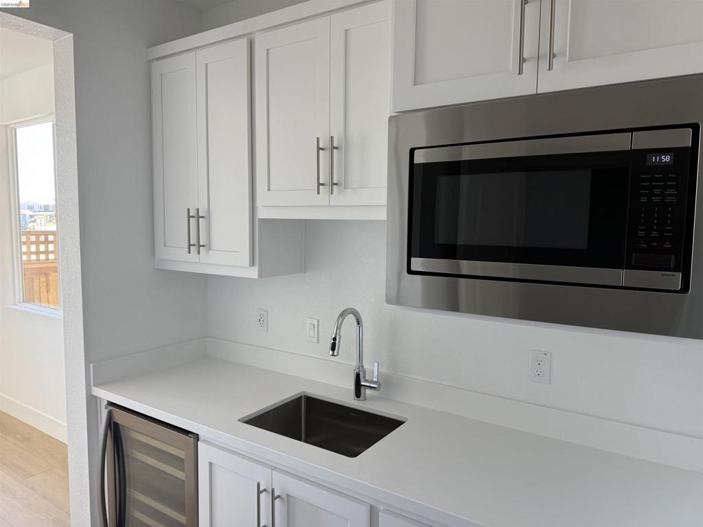 Residential Lease for rent at 4661 CAUFIELD WAY, Lathrop CA featuring 5 beds and 4 baths