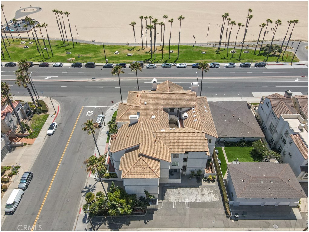 Residential Lease for rent at 1000 Pacific Coast Highway 7, Huntington Beach CA featuring 3 beds and 3 baths