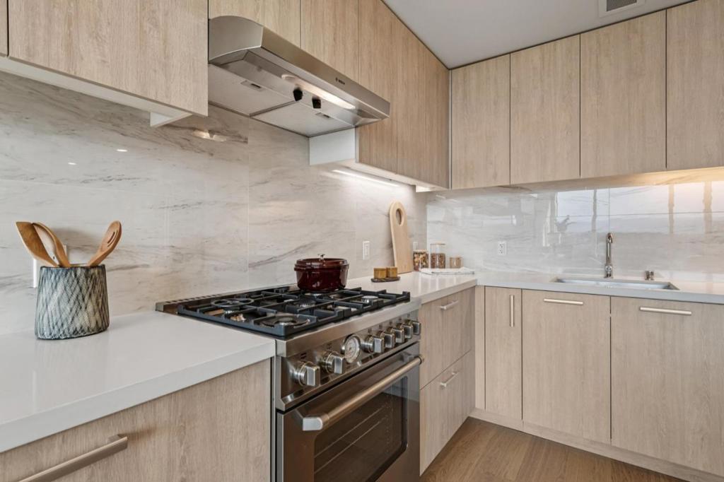 Residential for sale at 188 W Saint James Street 10515, San Jose CA featuring 1 bed and 1 bath