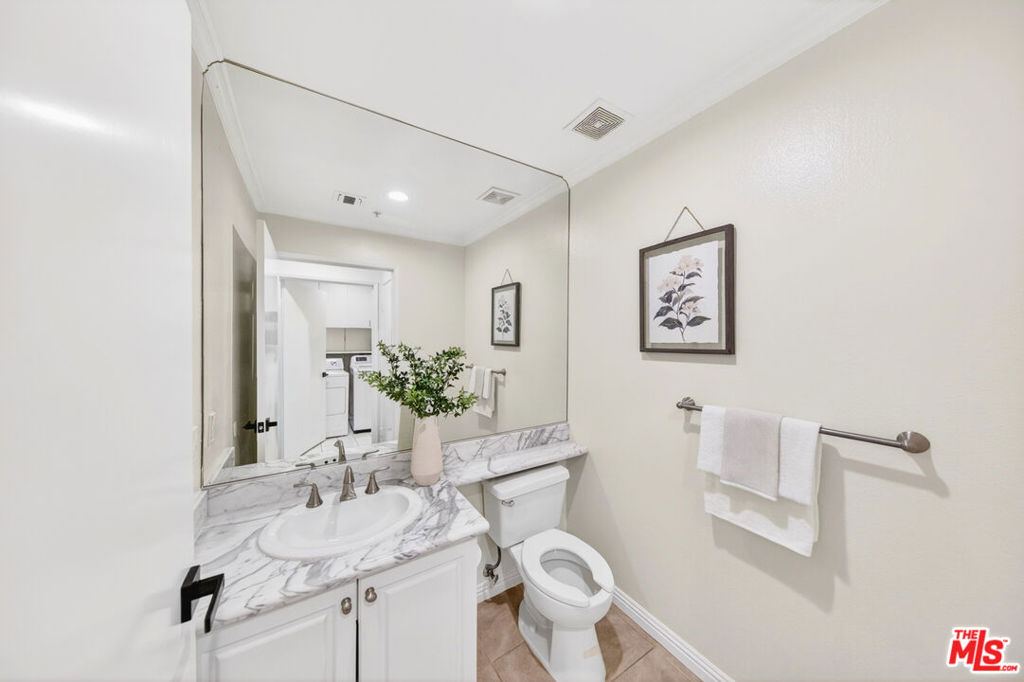 Residential for sale at 333 Westminster Avenue 402, Los Angeles CA featuring 2 beds and 3 baths