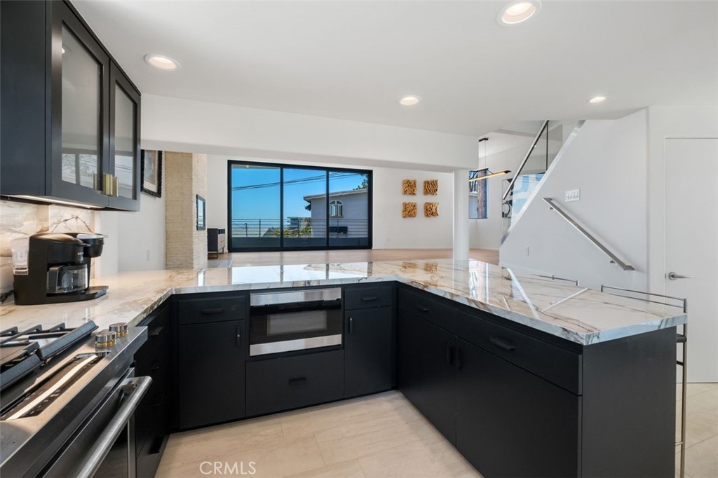 Residential Lease for rent at 31868 Circle Dr., Laguna Beach, Orange CA featuring 2 beds and 3 baths
