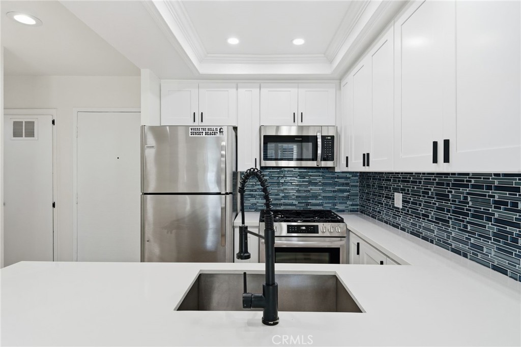 Residential Lease for rent at 16852 Pacific Coast Highway 104, Huntington Beach CA and 1 bath