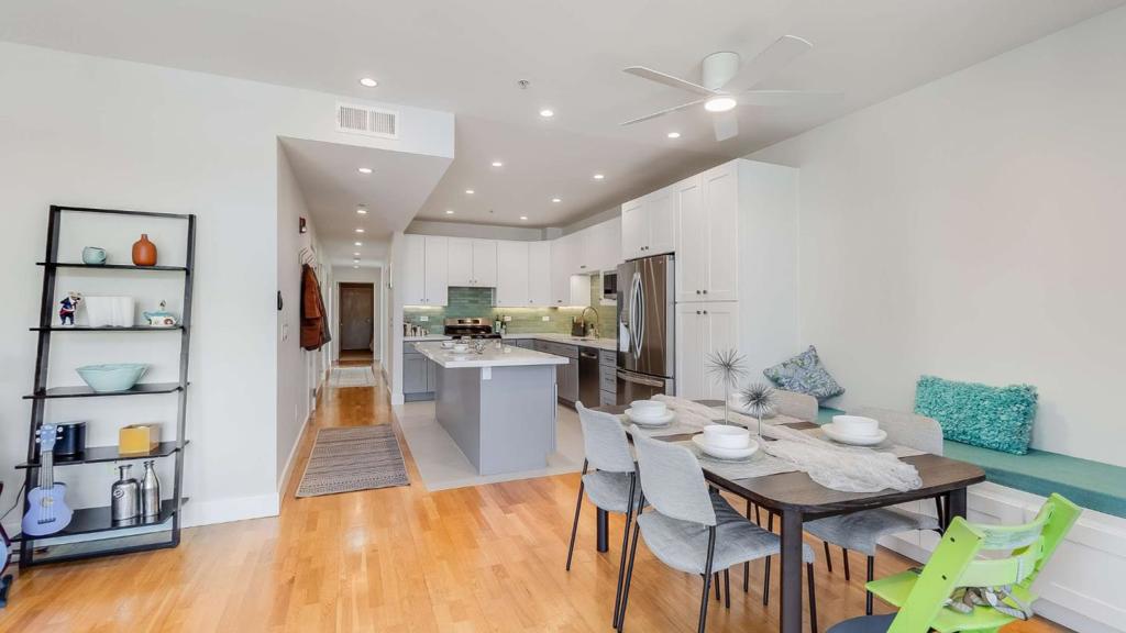 Residential Lease for rent at 275 9th Street 3, Oakland CA featuring 3 beds and 2 baths
