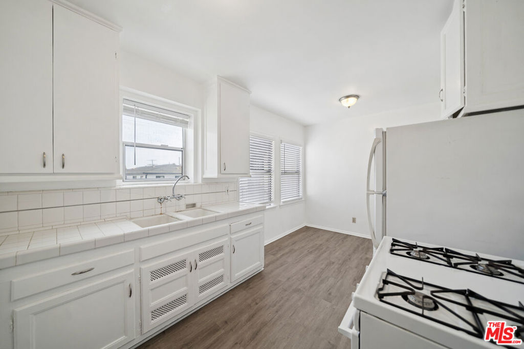 Residential Lease for rent at 1402 N Mansfield Avenue 1402 1/2, Los Angeles, Los Angeles County CA featuring 1 bed and 1 bath