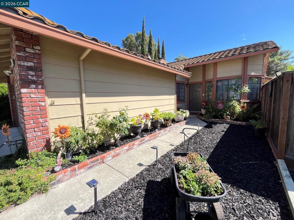 Residential for sale at 2837 Morro Dr, Antioch CA featuring 3 beds and 2 baths