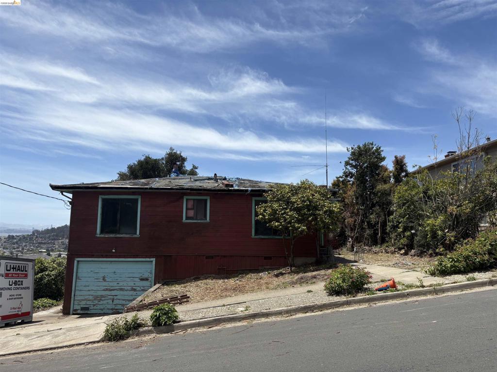 Residential for sale at 605 Sea View Dr, El Cerrito CA featuring 2 beds and 1 bath