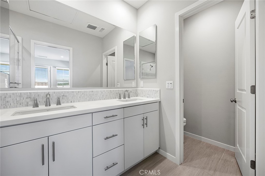 Residential Lease for rent at 223 Elkhorn 79, Irvine CA featuring 3 beds and 4 baths
