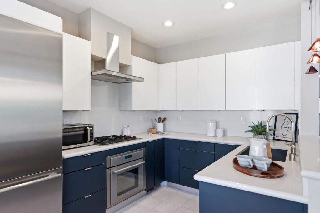 Residential for sale at 10 Creekside Lane, San Mateo CA featuring 2 beds and 3 baths