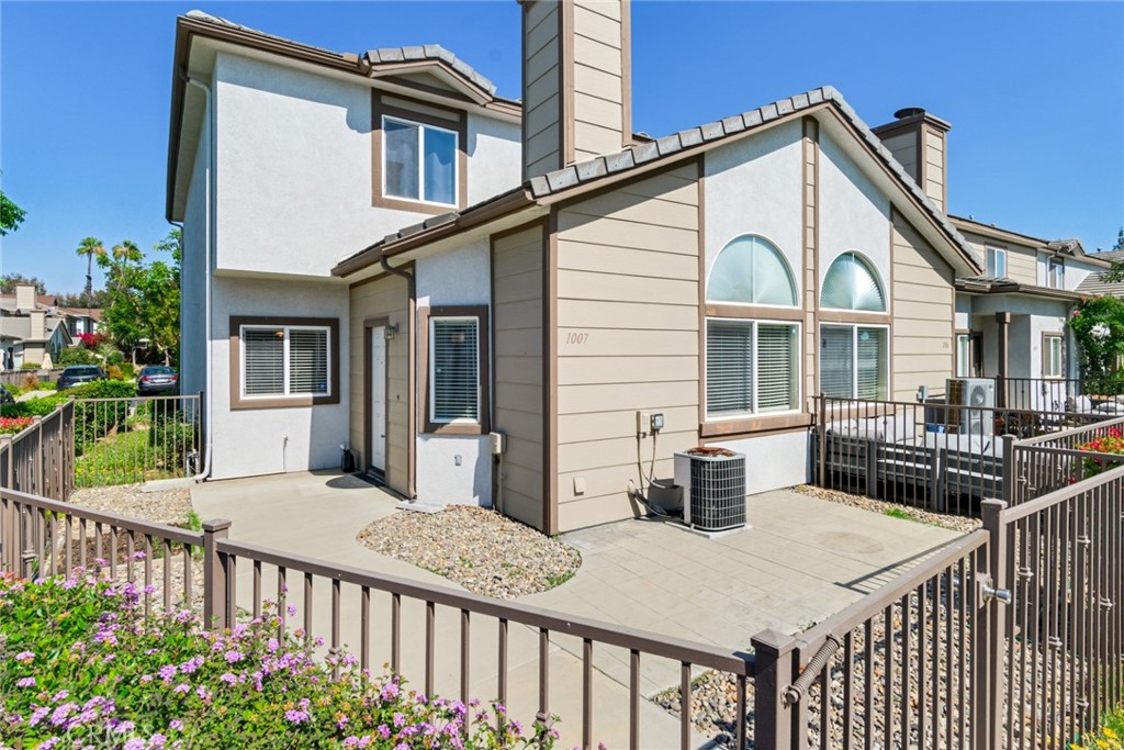 Residential Lease for rent at 1555 Orange 1007, Redlands CA featuring 3 beds and 3 baths