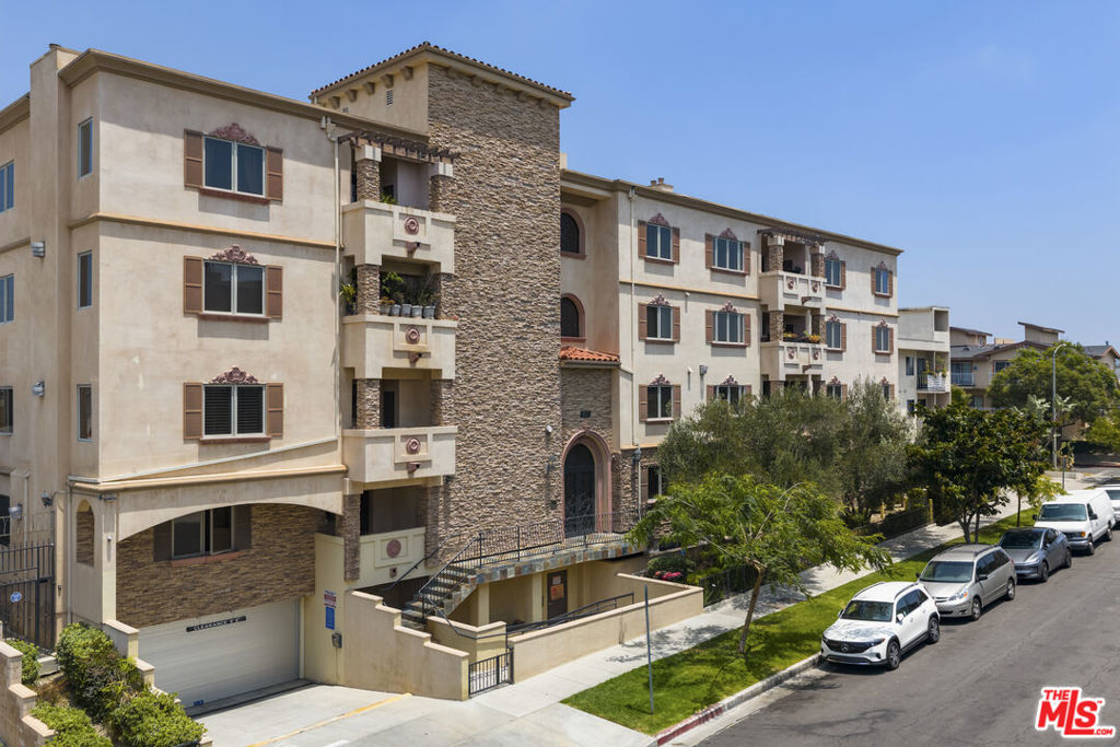 Residential for sale at 5057 Maplewood Avenue 202, Los Angeles CA featuring 3 beds and 3 baths