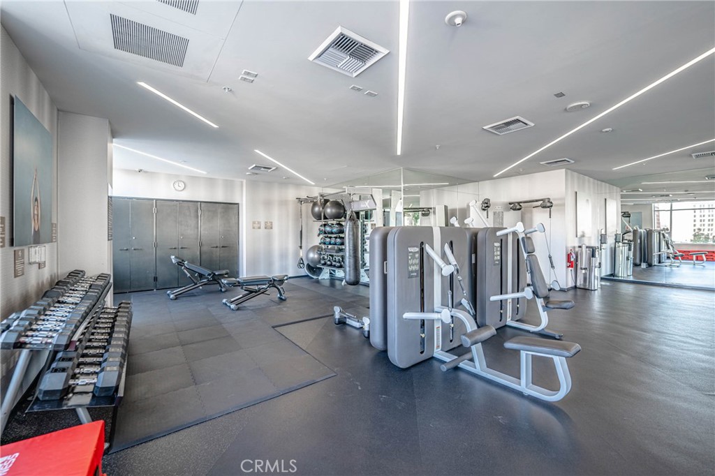 Residential Lease for rent at 1050 S Grand Avenue 1305, Los Angeles, Los Angeles County CA featuring 1 bed and 1 bath