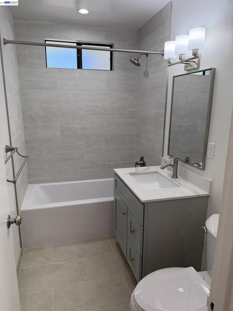 Duplex for rent at 74 78 Palana Ct, Walnut Creek, CA featuring 2 beds and 1 bath