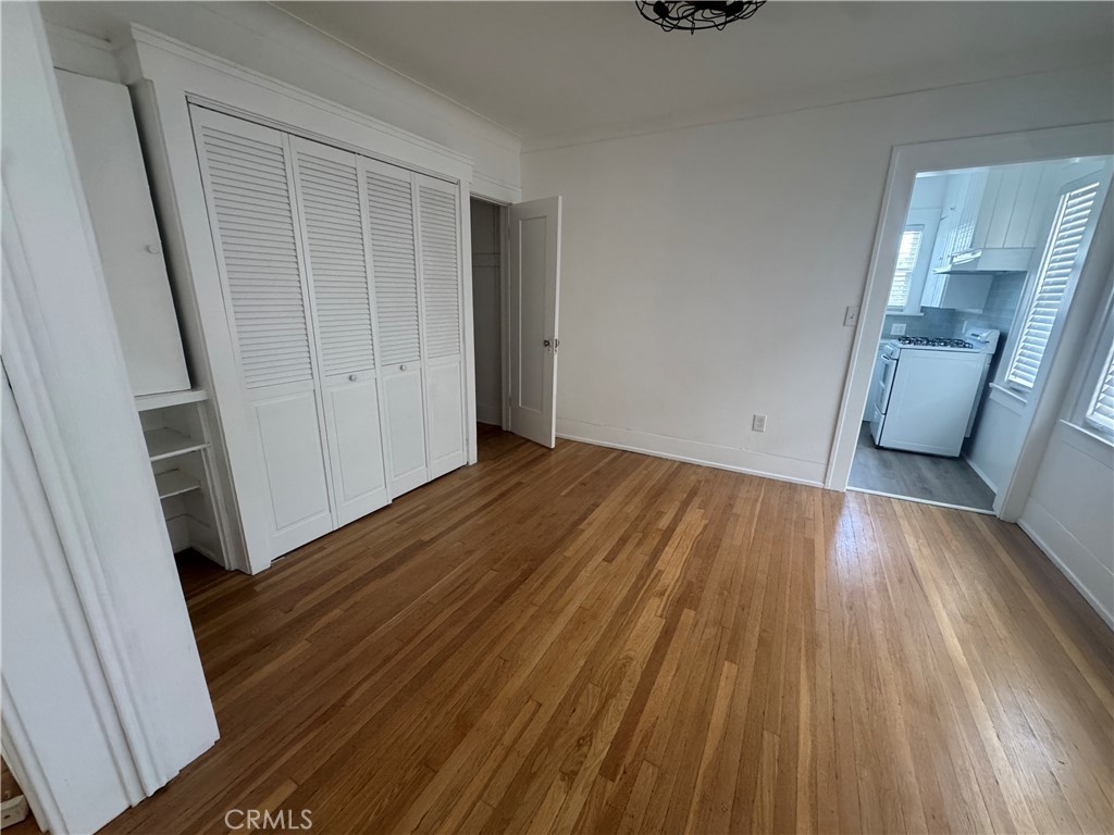 Residential Lease for rent at 5160 1/2 Franklin Avenue, Los Angeles, Los Angeles County CA featuring 1 bed and 1 bath
