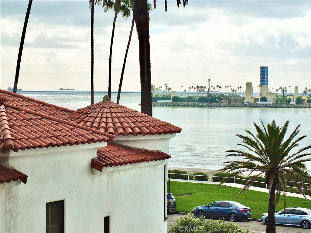 Residential Lease for rent at 2601 E Ocean Boulevard 309, Long Beach, Los Angeles County CA featuring 2 beds and 2 baths