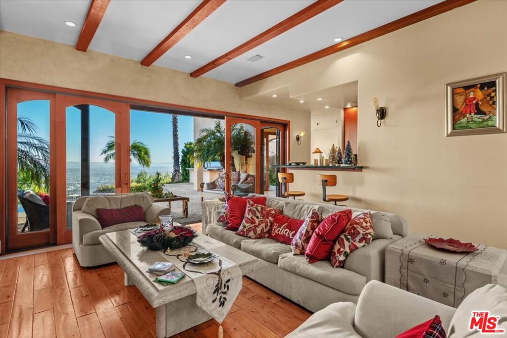 Residential Lease for rent at 1740 Carla Ridge, Beverly Hills CA featuring 4 beds and 5 baths