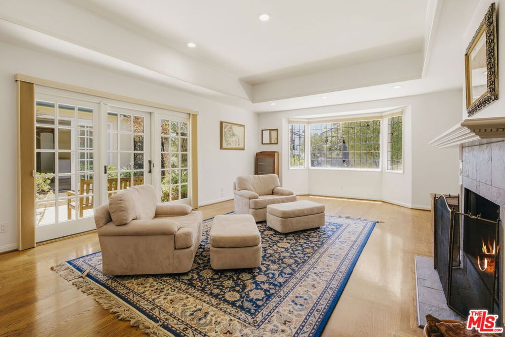 Residential for sale at 415 21st Street, Santa Monica, Los Angeles CA featuring 5 beds and 7 baths