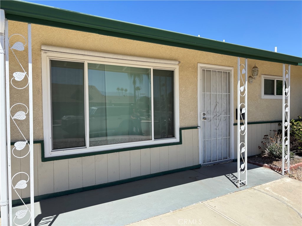 Residential Lease for rent at 471 Whitney, Hemet CA featuring 2 beds and 2 baths